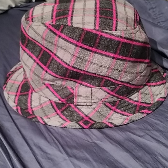 women's hat - Picture 4 of 4